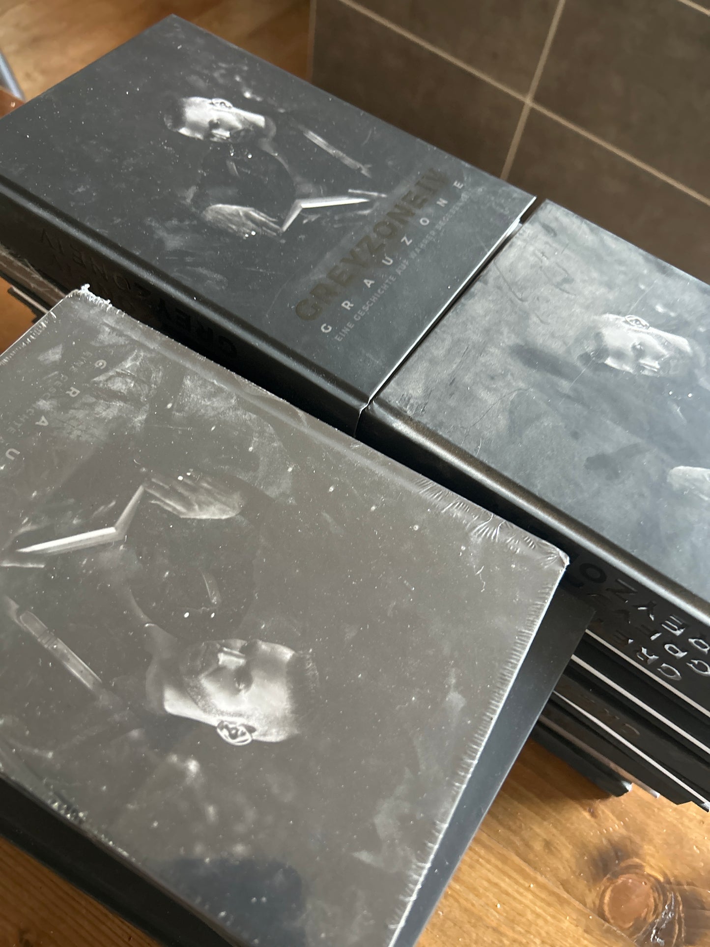 B-Ware GREYZONE IV- Hardcoverbuch